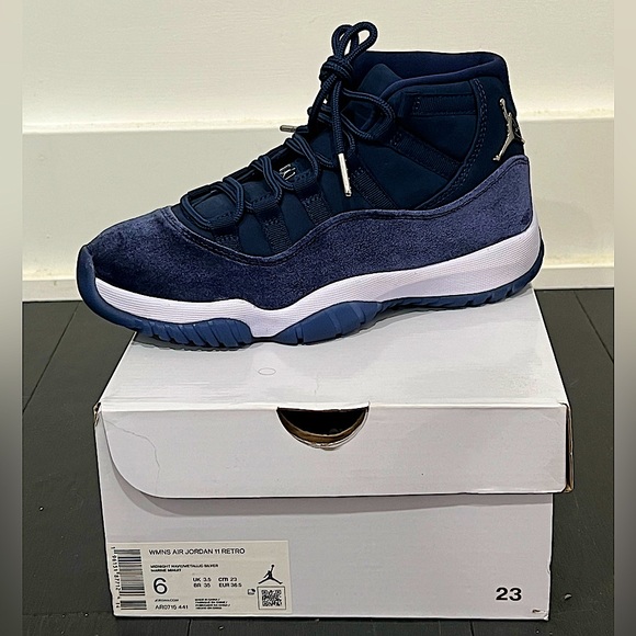 Women’s Air Jordan 11 Retro - Picture 1 of 7